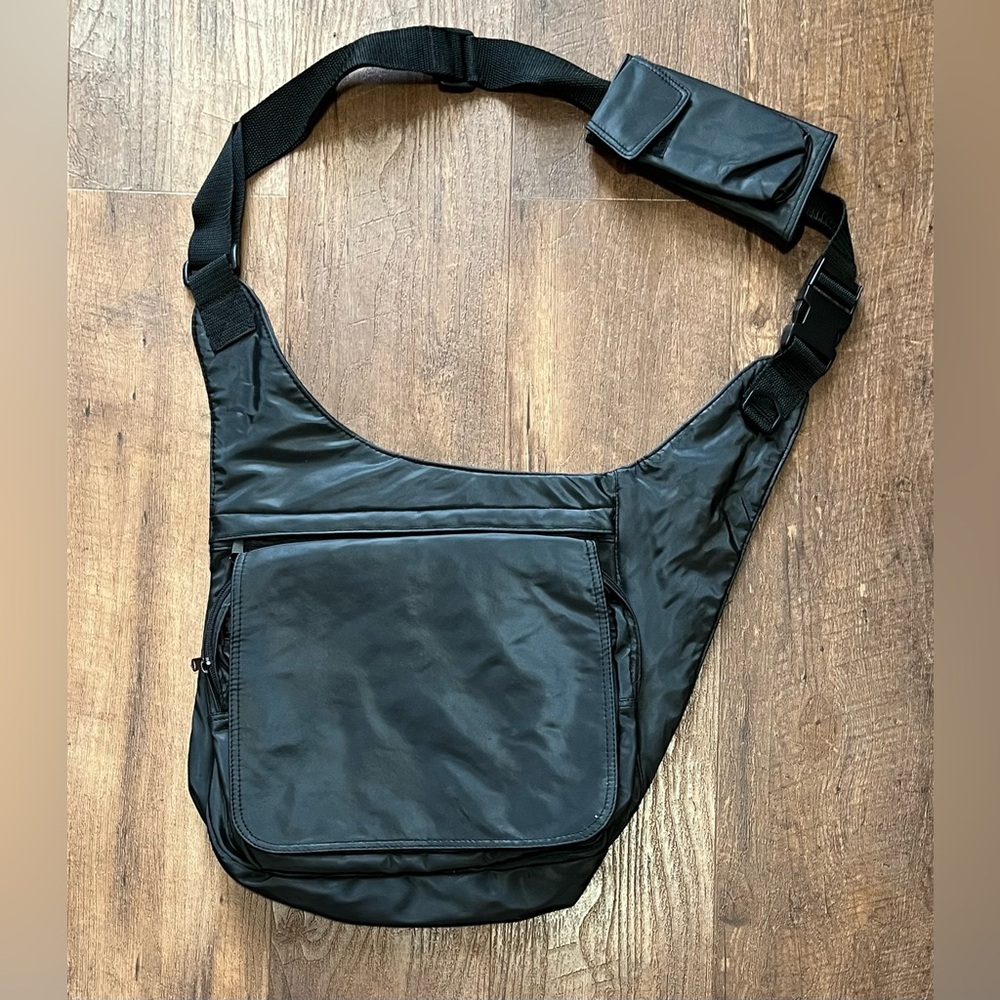 Vintage multi compartment black messenger crossbody travel bag